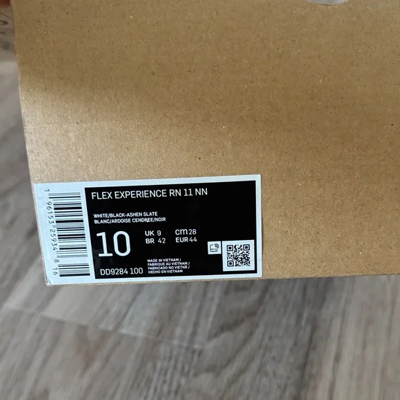 Nike Flex Experience RN 11 in White and Black - Picture 2 of 5